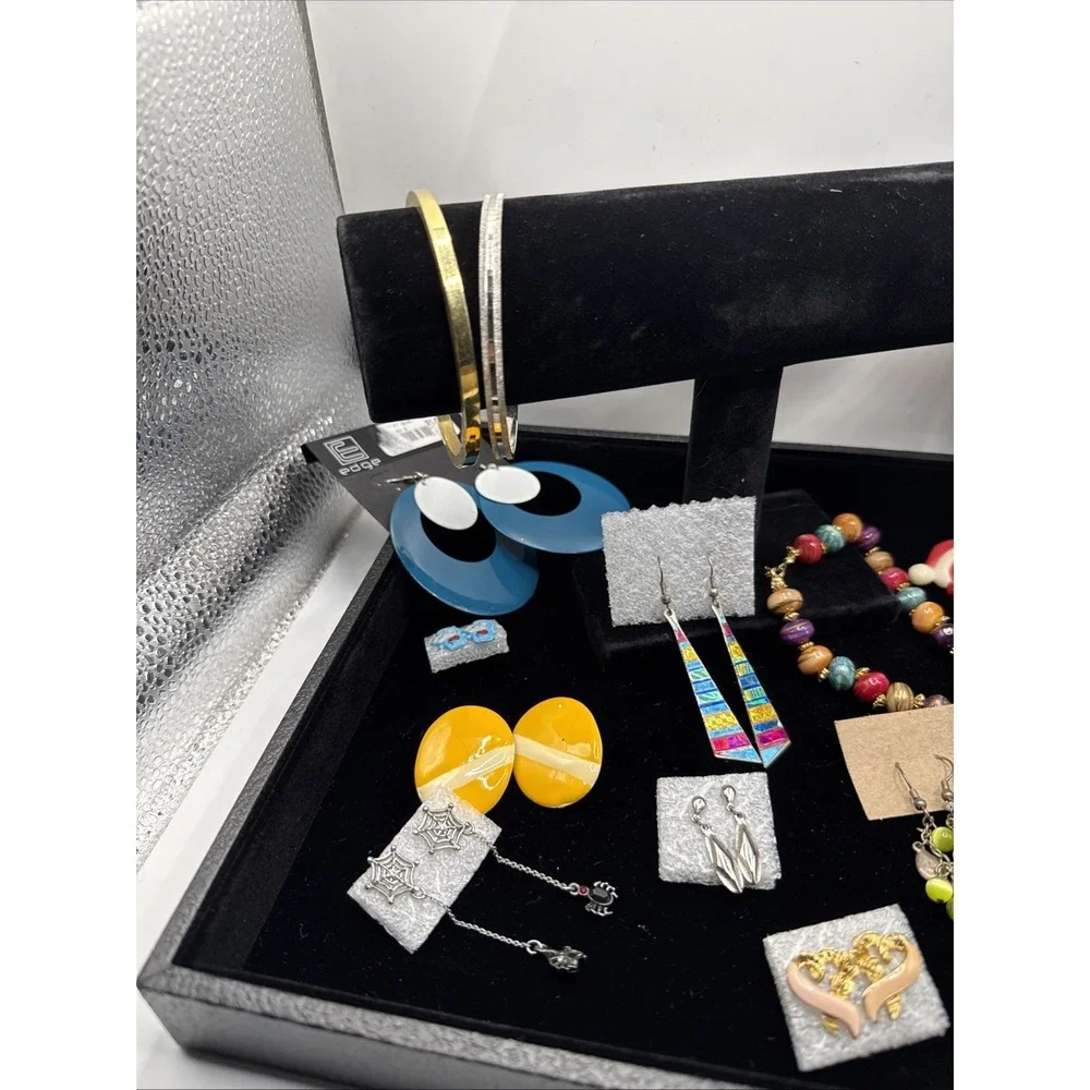 Vintage Lot of 15 Necklaces, Bracelets,‎ Earrings, Brooches